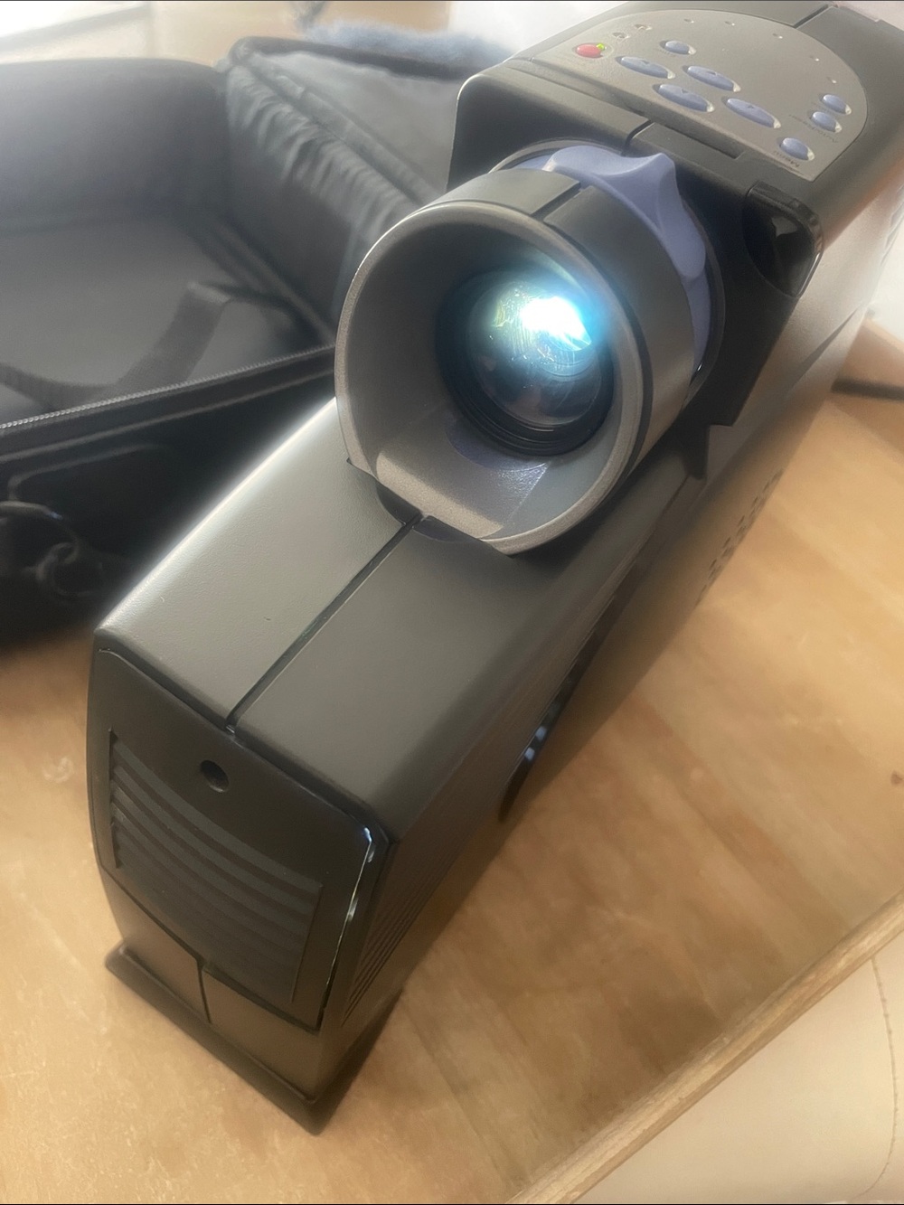 View Sonic  PJ870 Black DLP Projector - Portable Presentation Projector tested